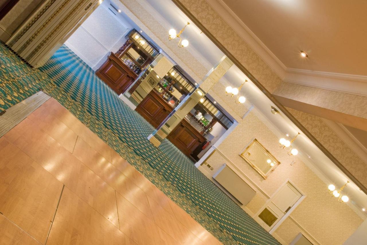 Royal Court Hotel & Spa Coventry Exterior foto
